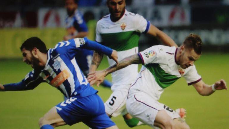 El Elche C.F. sumó un punto muy trabajado en Vitoria ante el Alavés