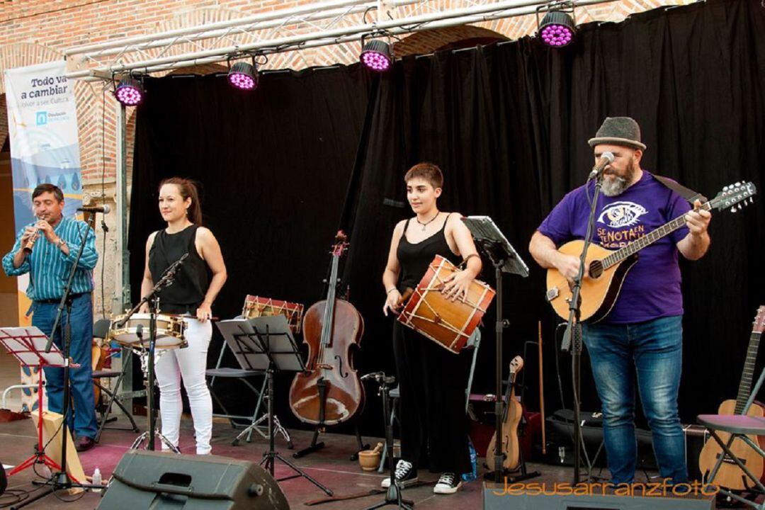 El grupo D'Campos Folk en el ciclo Volver a ser, Cultura de la Diputación Provincial