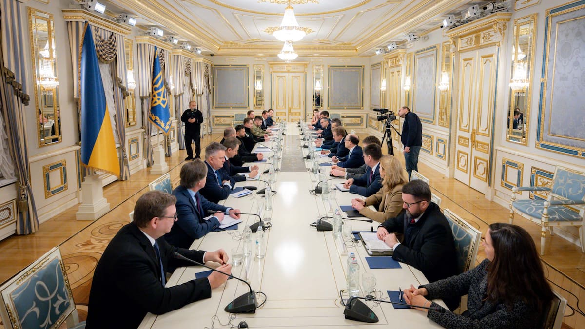 Representantes ucranianos y europeos se reúnen en Kiev para avanzar en las negociaciones de paz con Rusia
