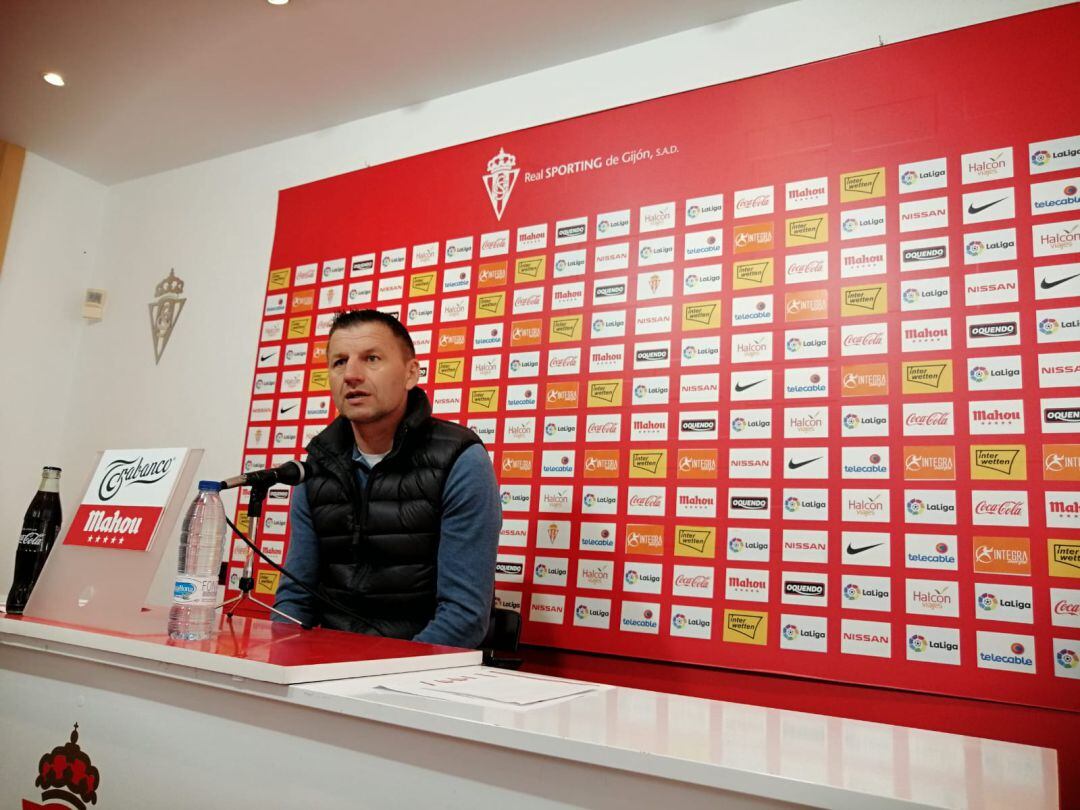 Djukic en la sala de prensa de Mareo