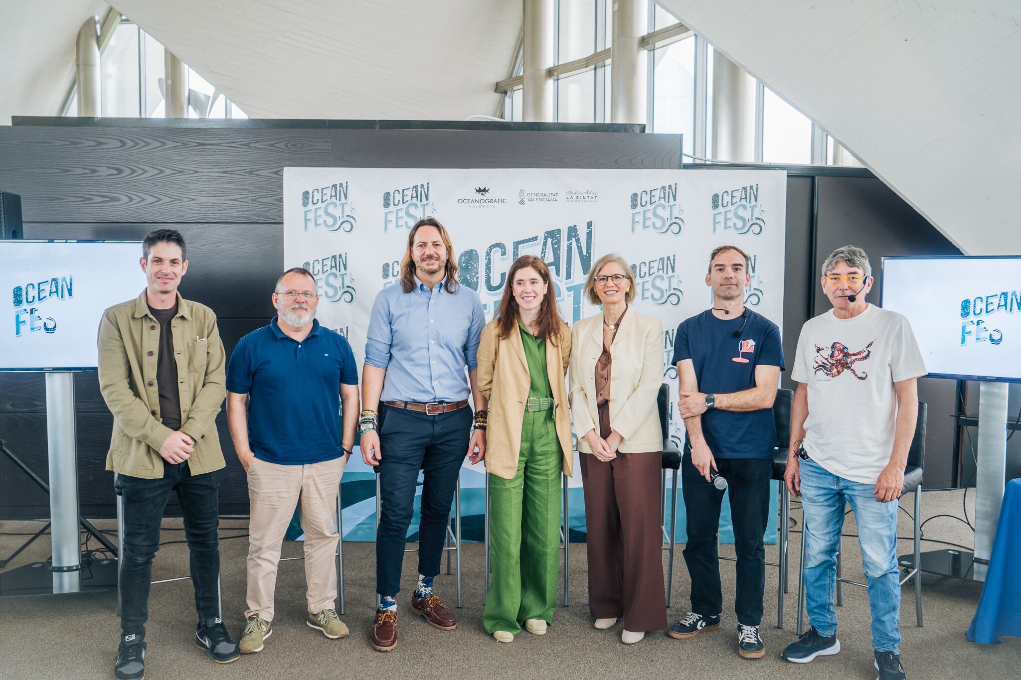 Foto de grupo de la presentación del OceanFest