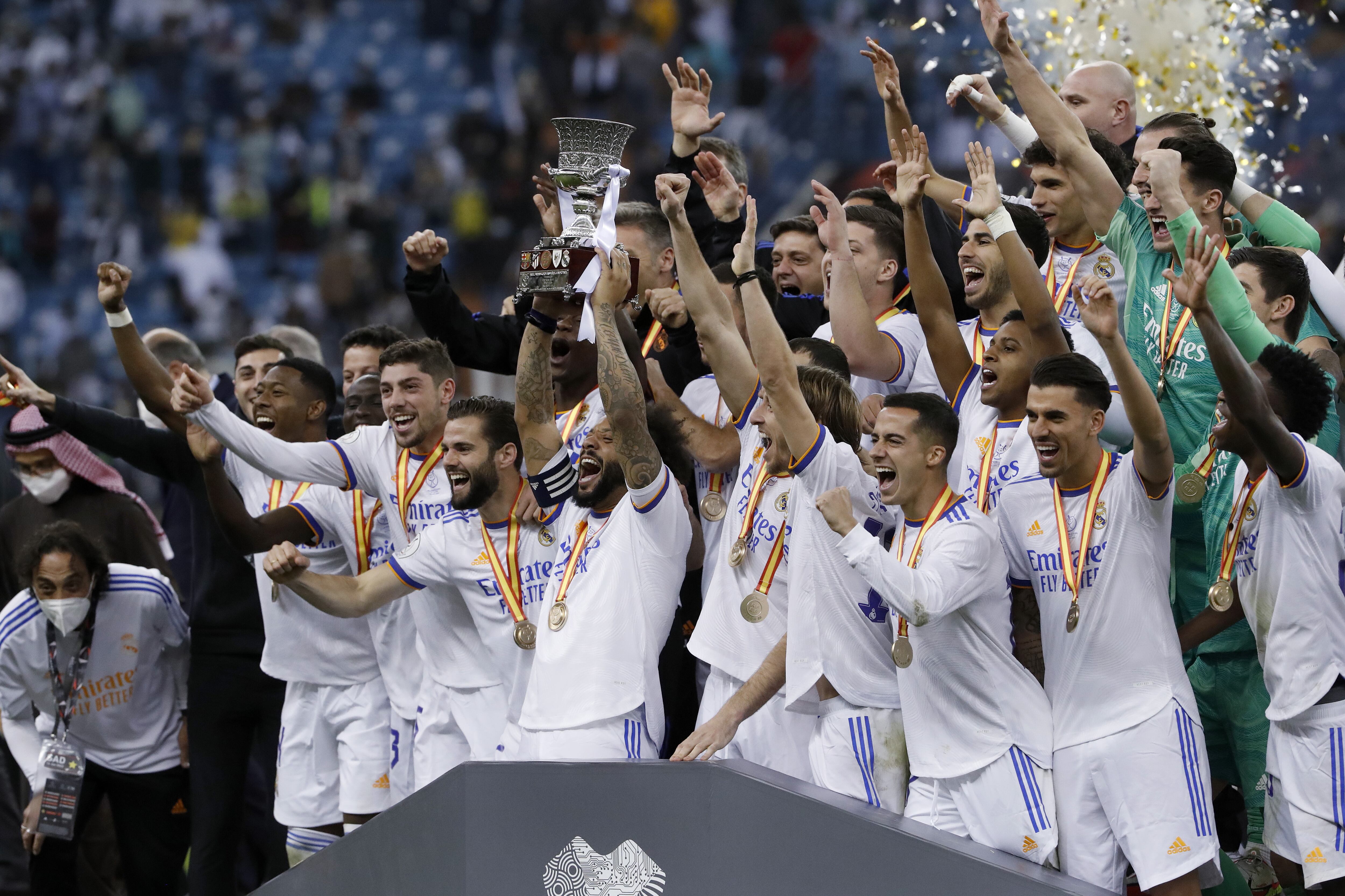 Celebración del Real Madrid por el título de Supercopa de España 2022.