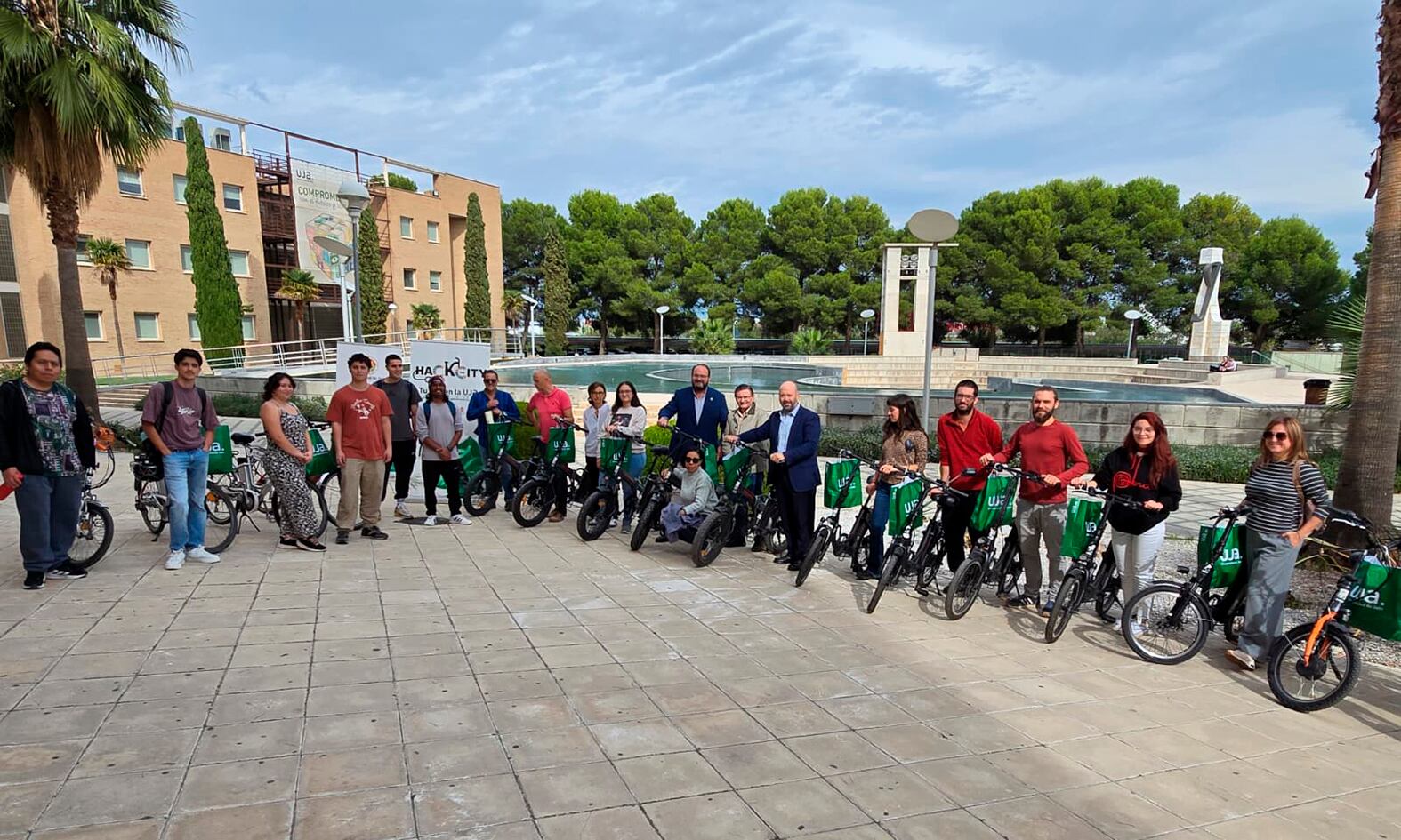 Entrega de bicicletas en la UJA