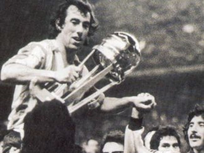 Adelardo levanta la Copa Intercontinental