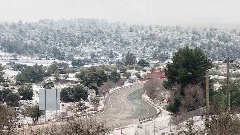 Imagen de la nevada caída en el término municipal de Villargordo del Cabriel (Valencia).