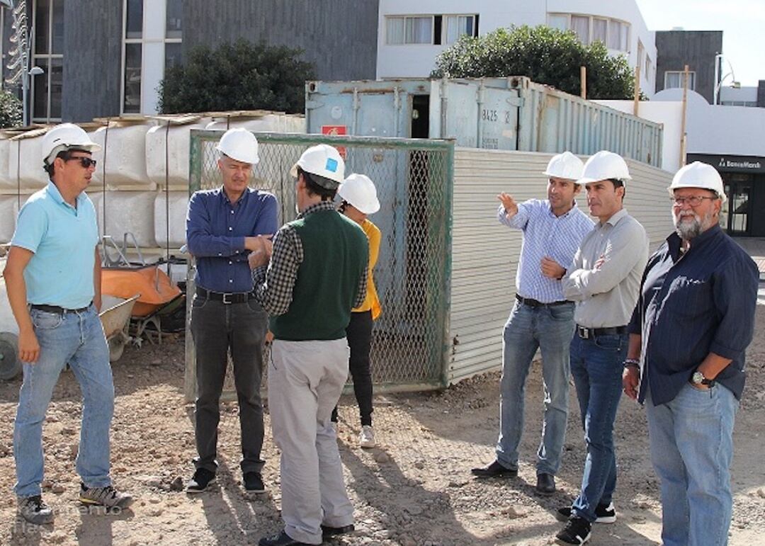 El grupo de gobierno visitando las obras