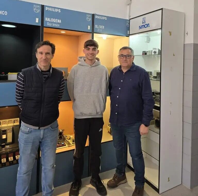 Adrián Solera, y sus profesores