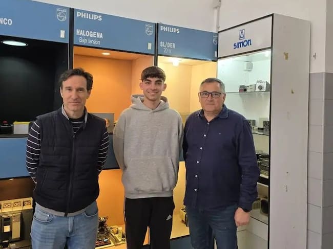 Adrián Solera, y sus profesores