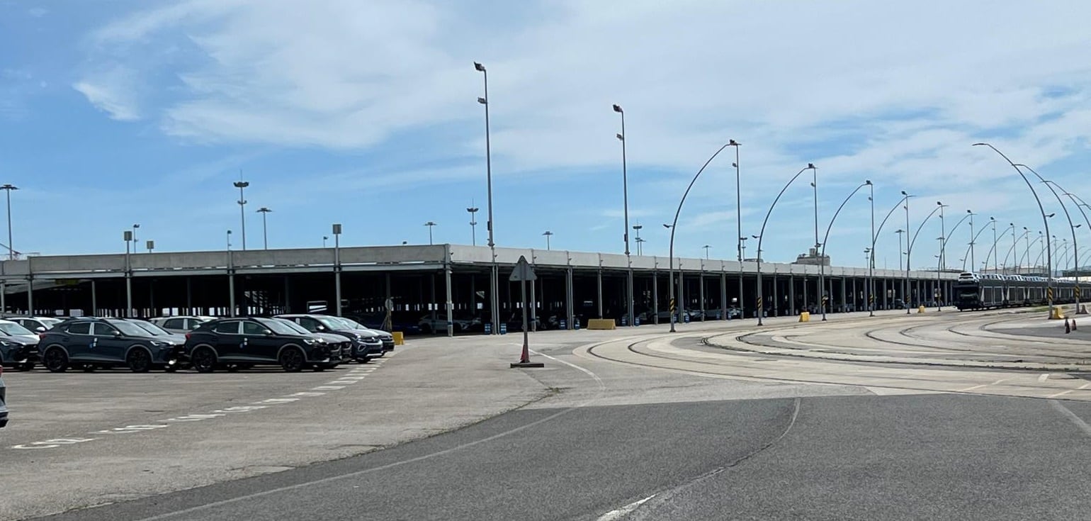 Estado actual del silo para almacenar coches en el Puerto de Santander