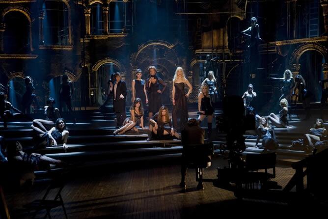 El elenco de la película es uno de los más brillantes de los últimos años: Daniel Day-Lewis, Nicole Kidman, Marion Cotillard, Judi Dench, Sophia Loren y Penélope Cruz.