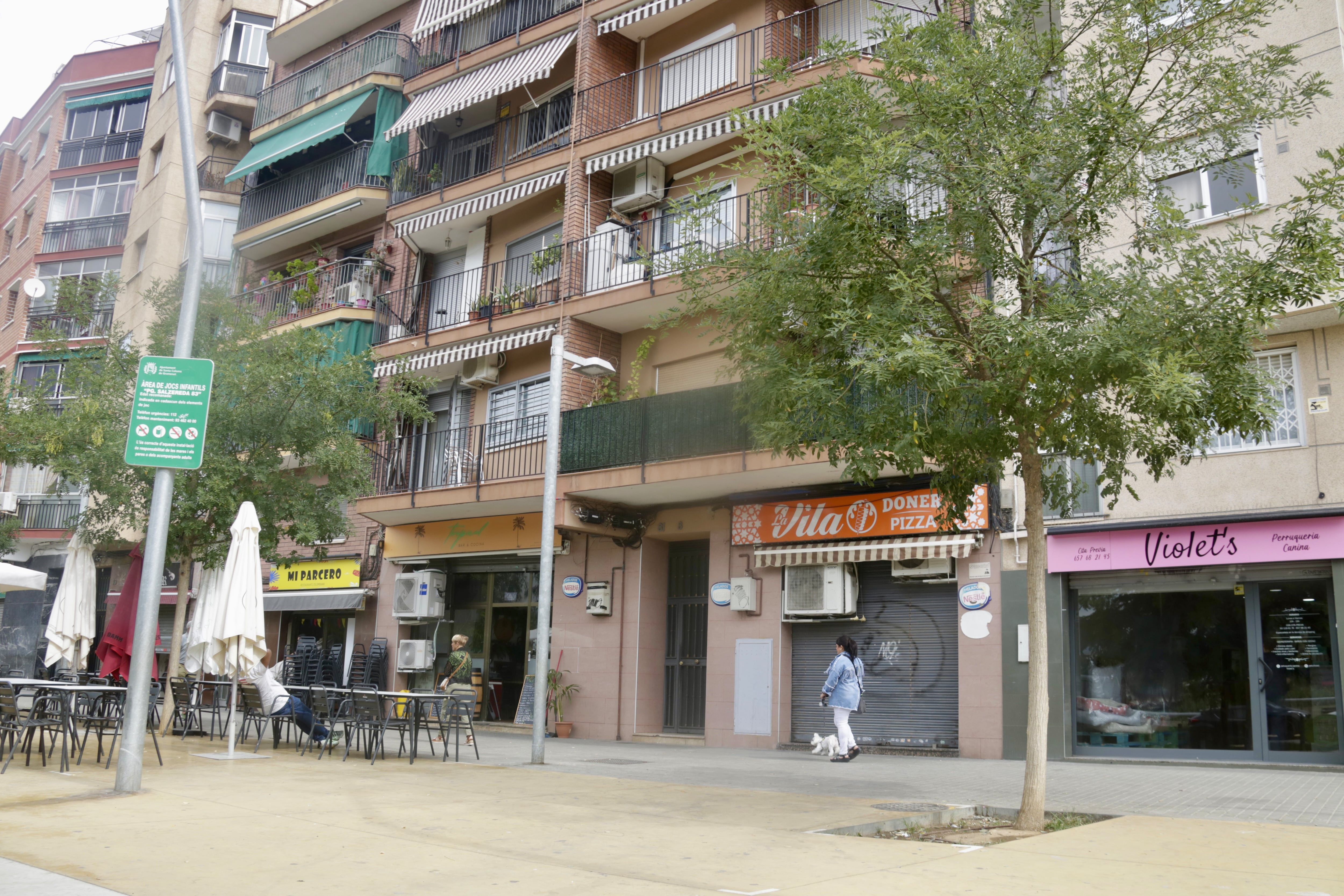 El edificio del número 81 del paseo de la Salzareda de Santa Coloma de Gramanet, donde un hombre amputó la mano a su pareja