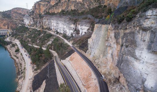 Carretera restaurada Cortes de Pallas