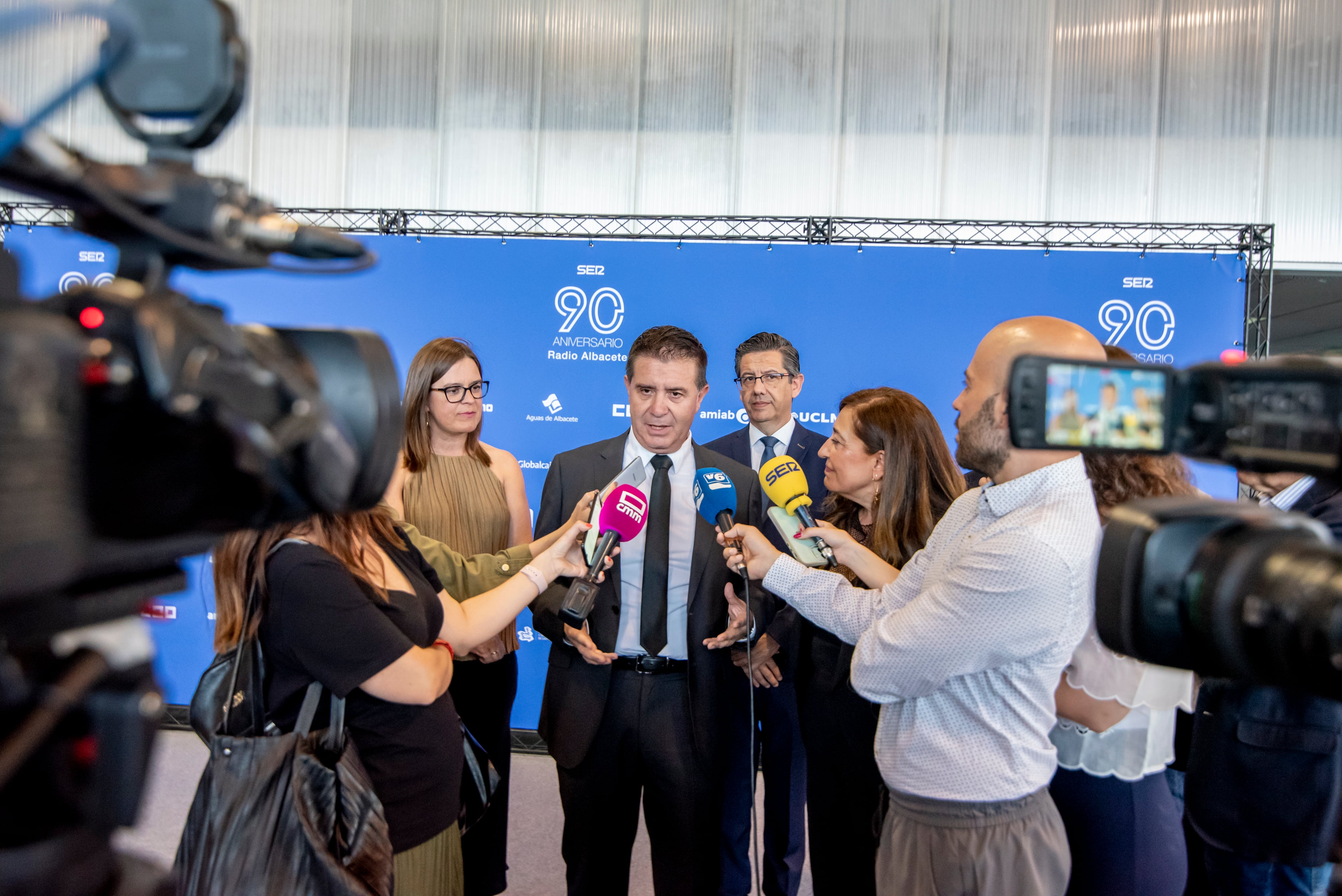 Atención a medios del presidente de la Diputación de Albacete, Santiago Cabañero.