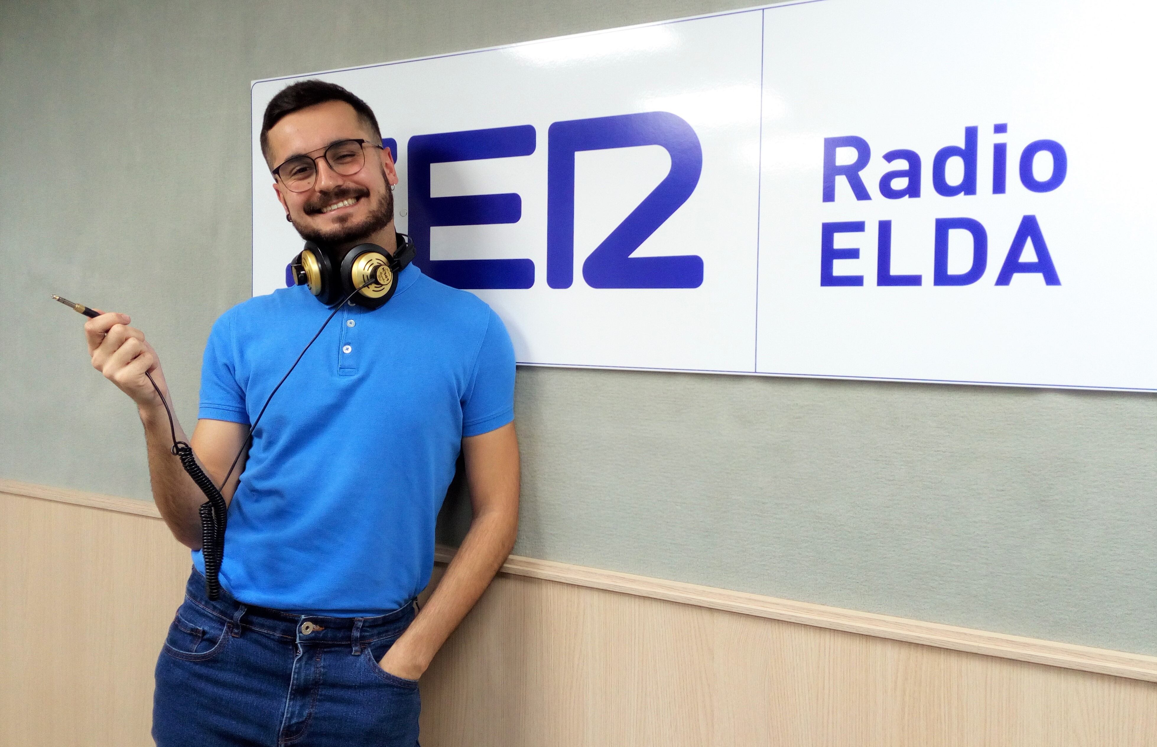 Adán Rubio en el estudio de Radio Elda SER