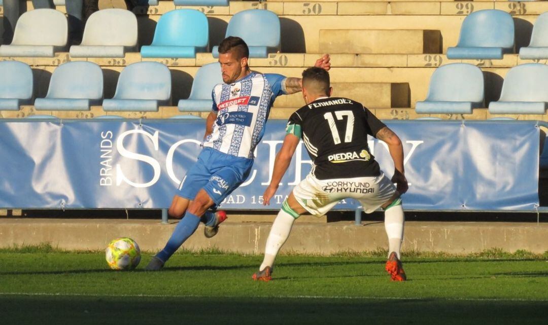 Zamorano ante el Córdoba.