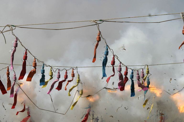 Mascletà en el Ayuntamiento de Valencia