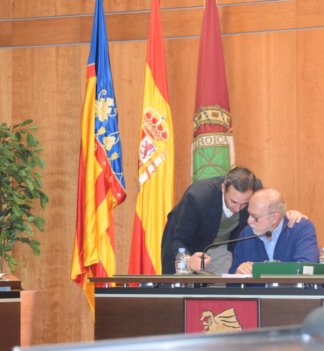 César Sánchez en el Salón de Plenos del ayuntamiento de Calp.