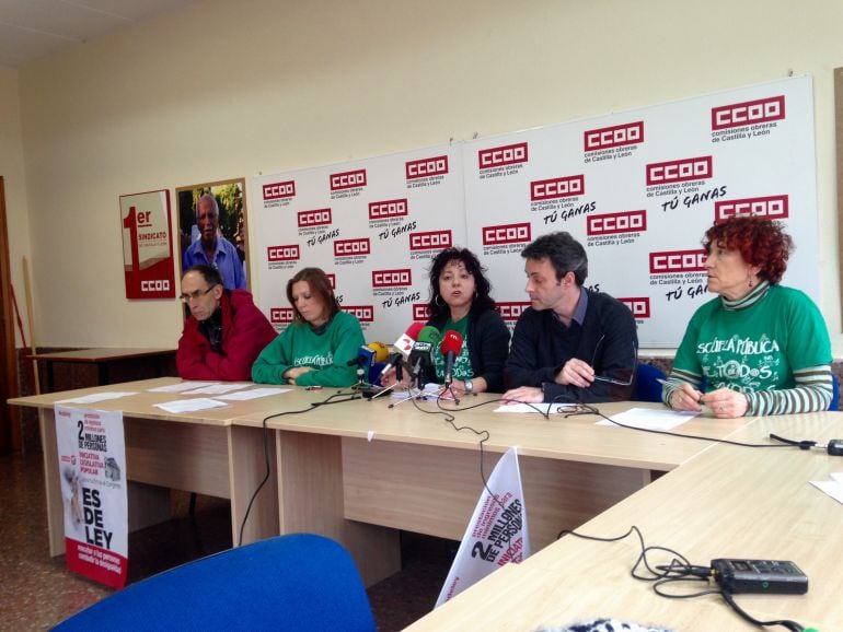 Montserrat de Val (centro) responsable provincial del servicio público enseñanza de CCOO