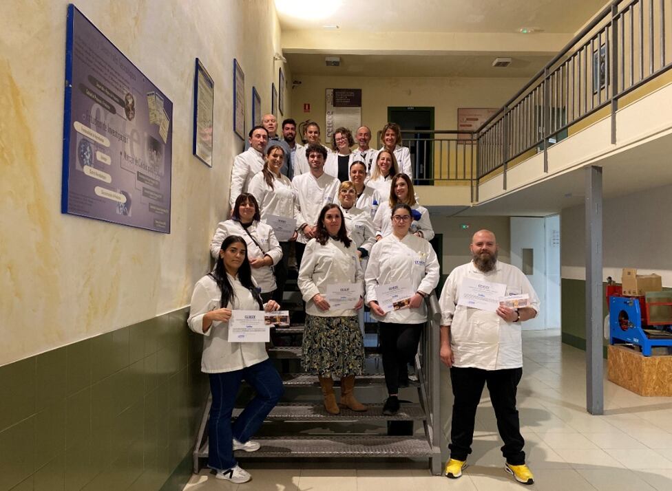 CETECE celebra la clausura del programa mixto con una competición gastronómica entre sus once graduados