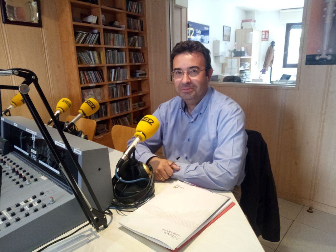 Roberto Díez, en los estudos de Radio Peñafiel