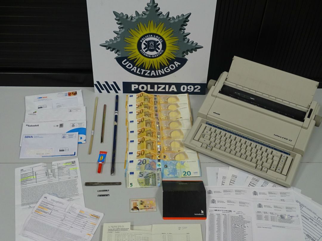 Material incautado en el registro realizado en la vivienda del detenido