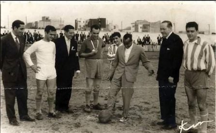 Partido Valencia contra el Tavernes en el campo vallero en homenaje a Walter, jugador del Valencia