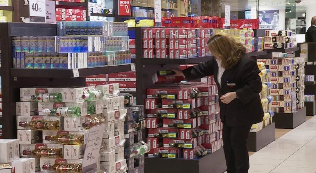 Ofertes de tabac en un supermercat.