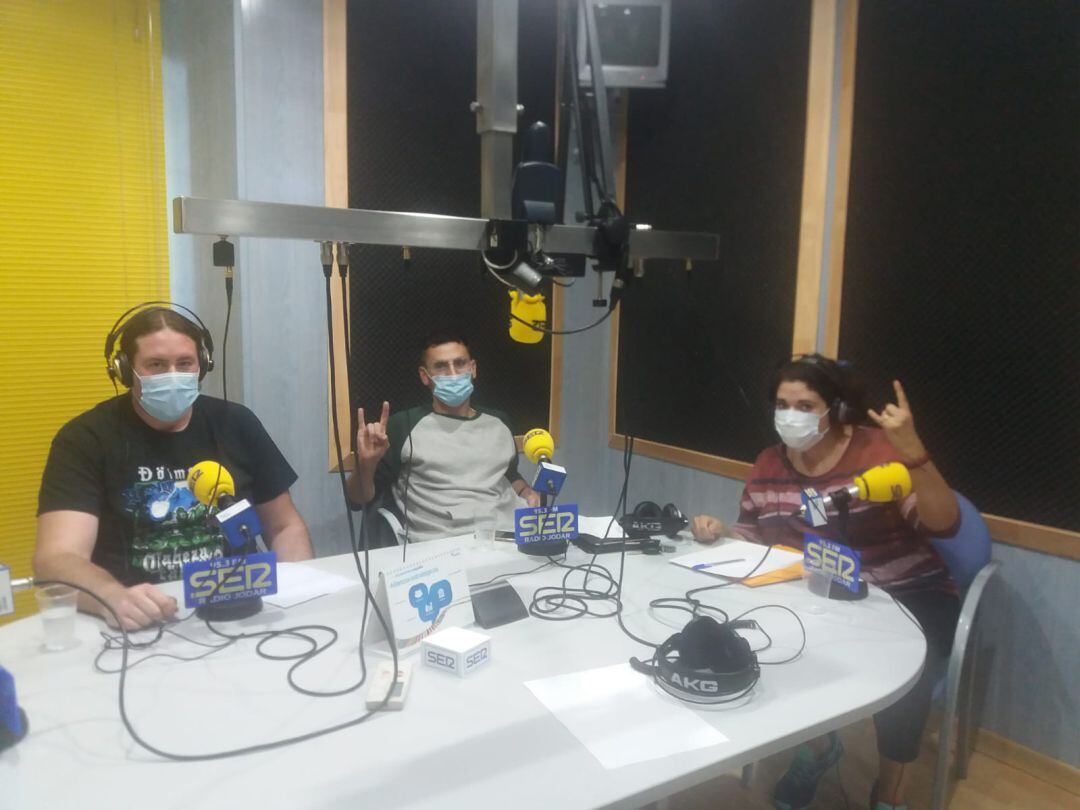 Momento de la realización del primer programa, Fran García (izquierda), José Manuel López (centro) y Mary Chiclana (derecha)