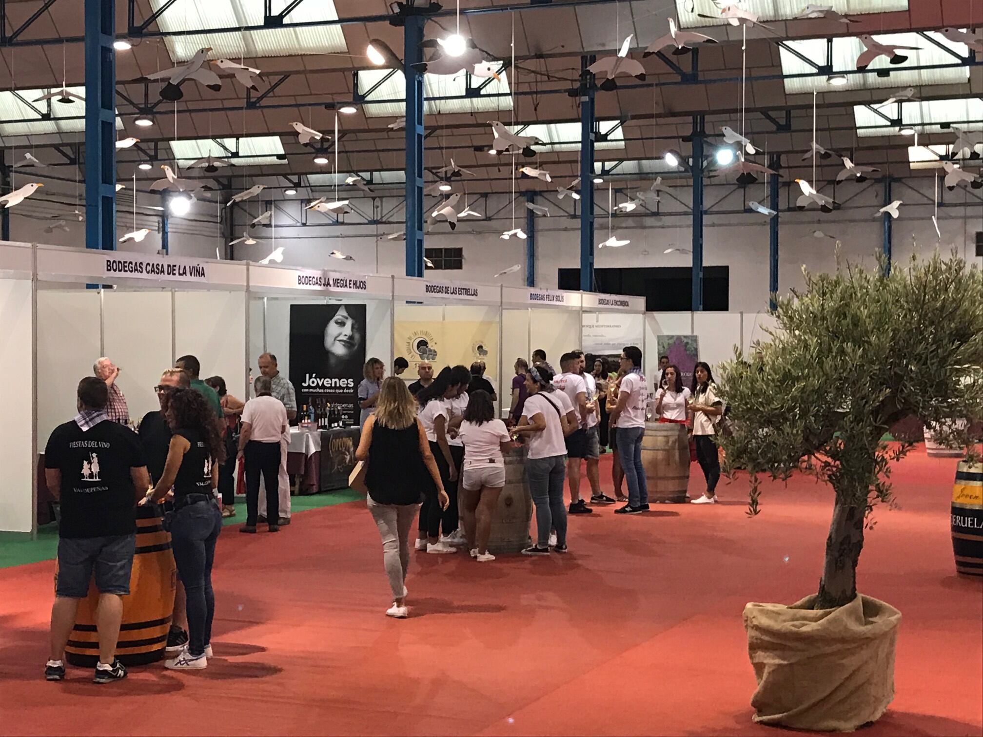 Imagen de archivo de la celebración del Túnel del Vino en el Pabellón Ferial Esteban López Vega de Valdepeñas (Ciudad Real)