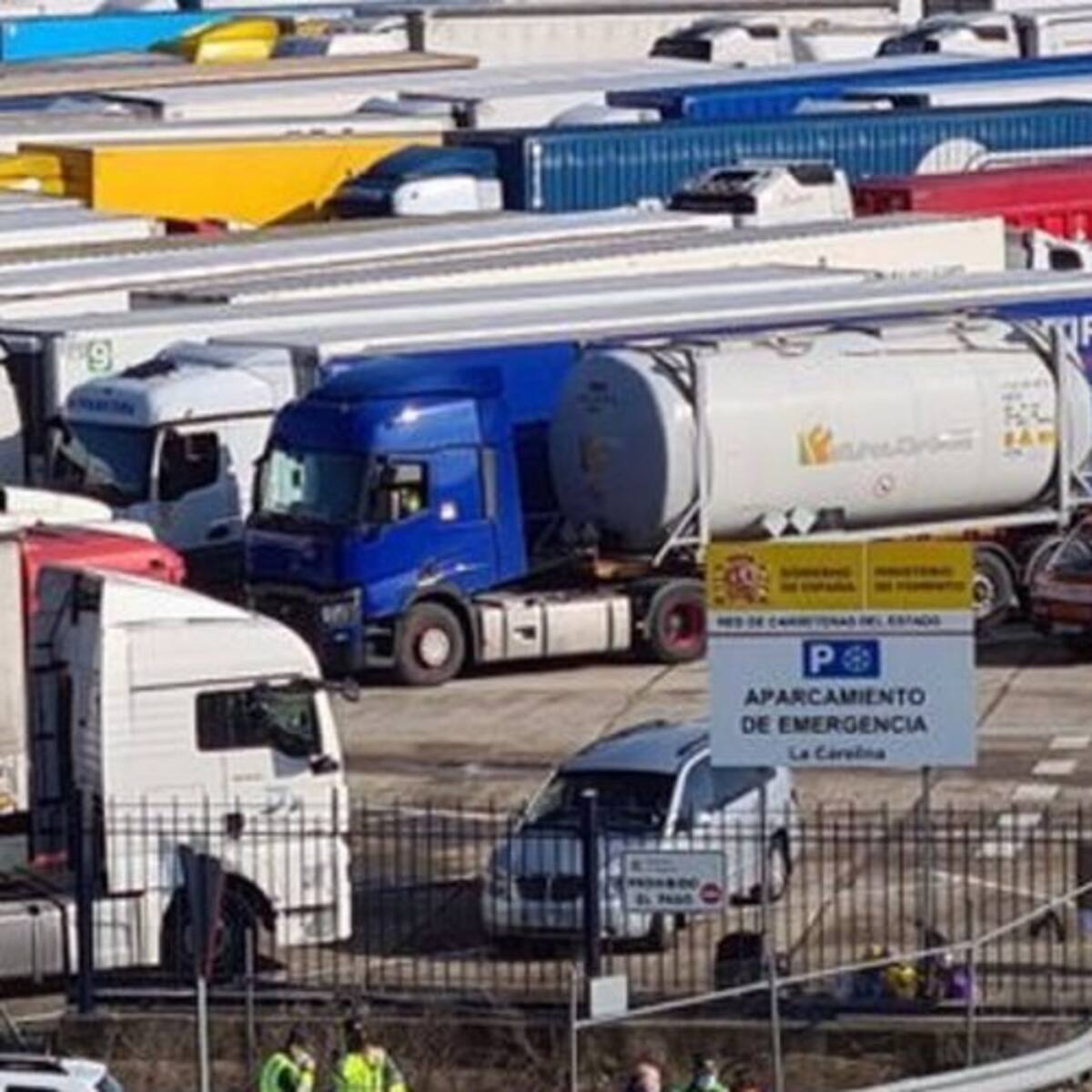 La DGT da luz verde a la salida de los camiones embolsados en la A-4