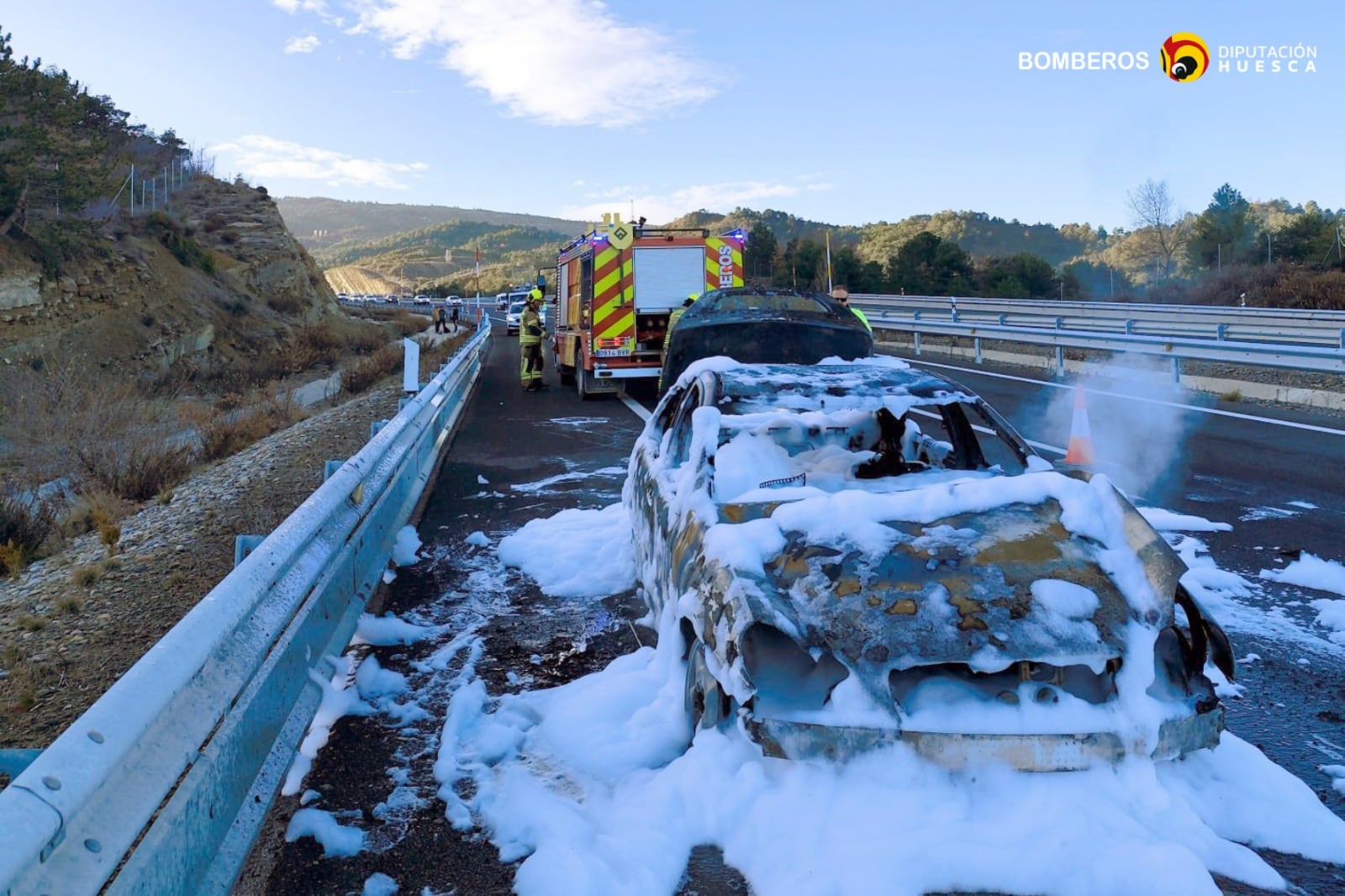 Coche incendiado en Monrepós A-23