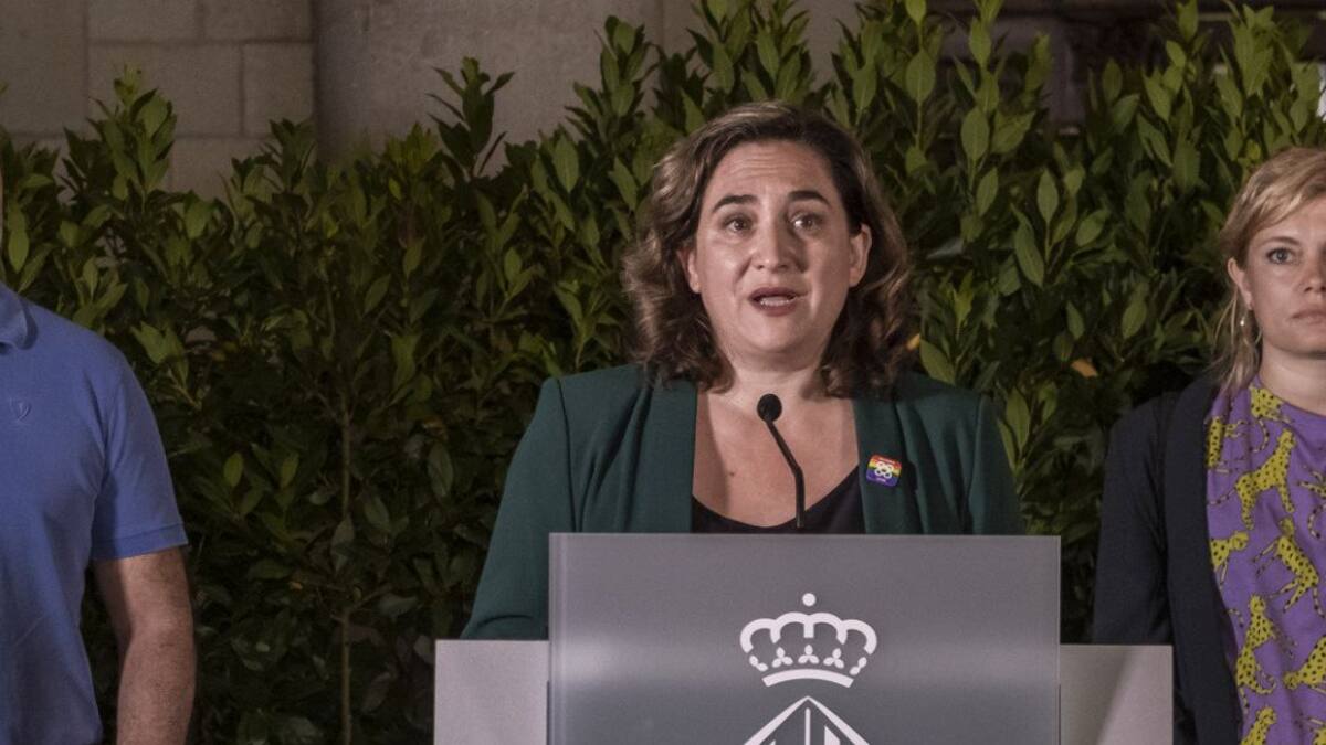 Colau vol llogar pisos turístics a un màxim de 1.200 euros al mes per allotjar famílies vulnerables