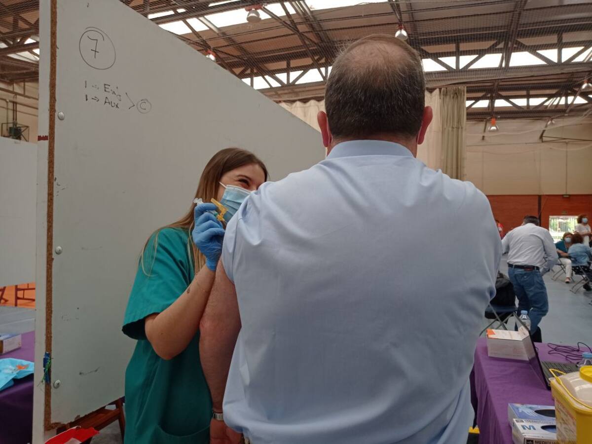 La Junta considera muy difícil alcanzar la inmunidad de rebaño al caer las dosis recibidas