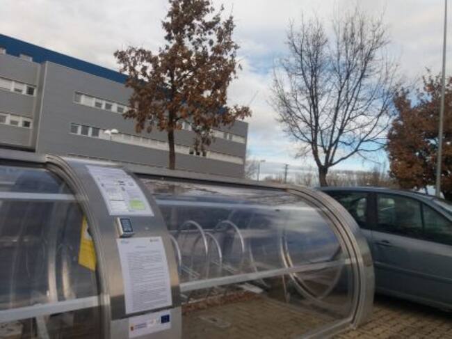 Uno de los nuevos aparcabicis