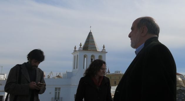 Javier Cuenca, Nuria Güeto y Gabriel Delgado, en la azotea de Tierra de Todos