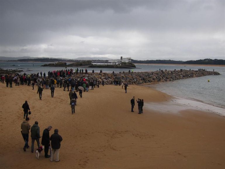 Escollera en la Playa de la Magdalena.