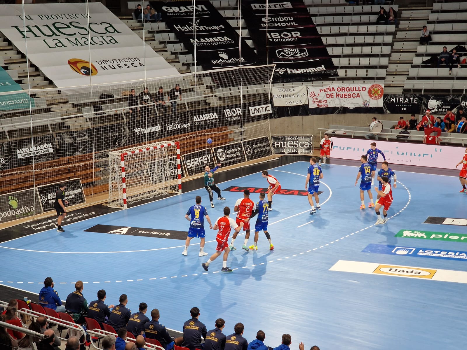 Imagen del partido entre el Tubos Aranda y el Balonmano Huesca