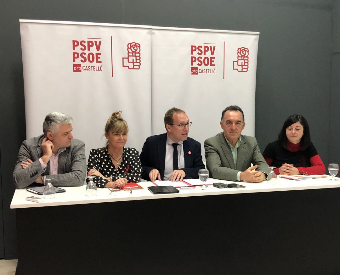 El secretario general del PSPV-PSOE de la provincia de Castellón, Ernest Blanch; la diputada nacional del PSPV-PSOE por Castellón y portaveu adjunta del Grupo Parlamentario Socialista en el Congreso, Susana Ros y el senador socialista Artemi Rallo.