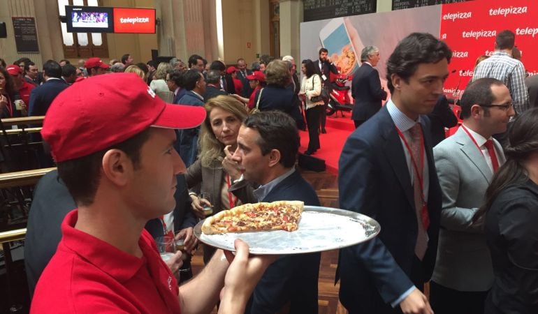 Acto de salida a Bolsa de Telepizza en el parqué madrileño.