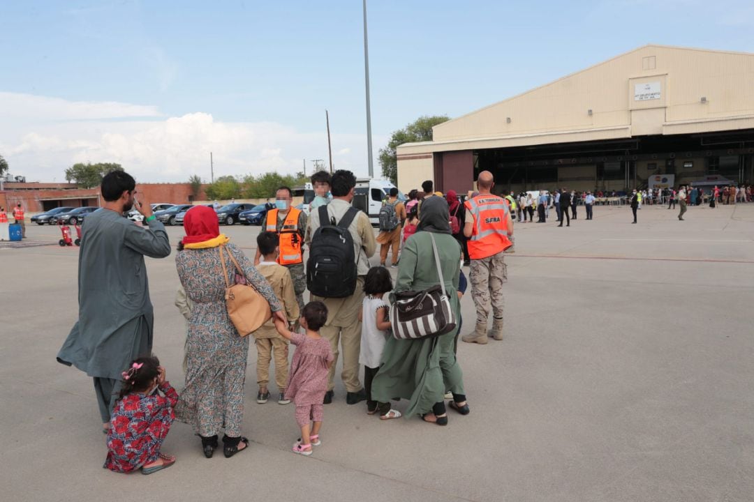 Refugiados evacuados de Afganistán llegan a la Base Aérea de Torrejón 