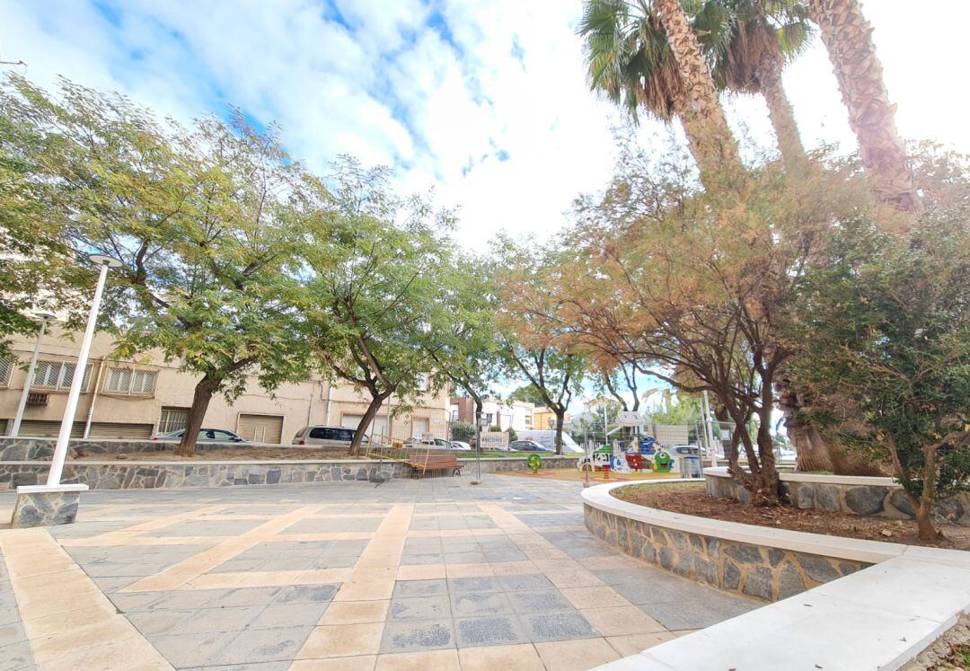 Remodelación de la plaza del &quot;Edificio Chimo&quot; en Elda 