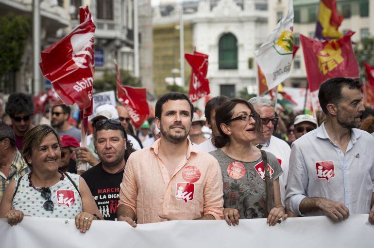 El líder de Izquierda Unida, Alberto Garzón (c) participa en las Marchas de la Dignidad 