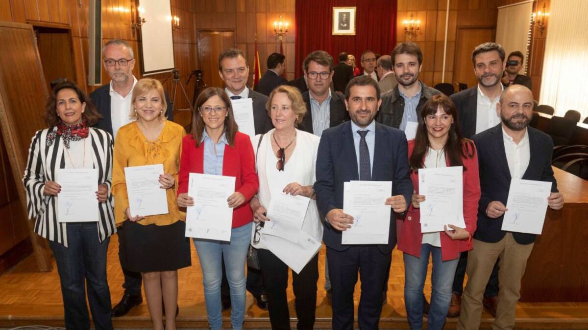 Los diputados y senadores electos recogen sus credenciales bajo un clima de cordialidad