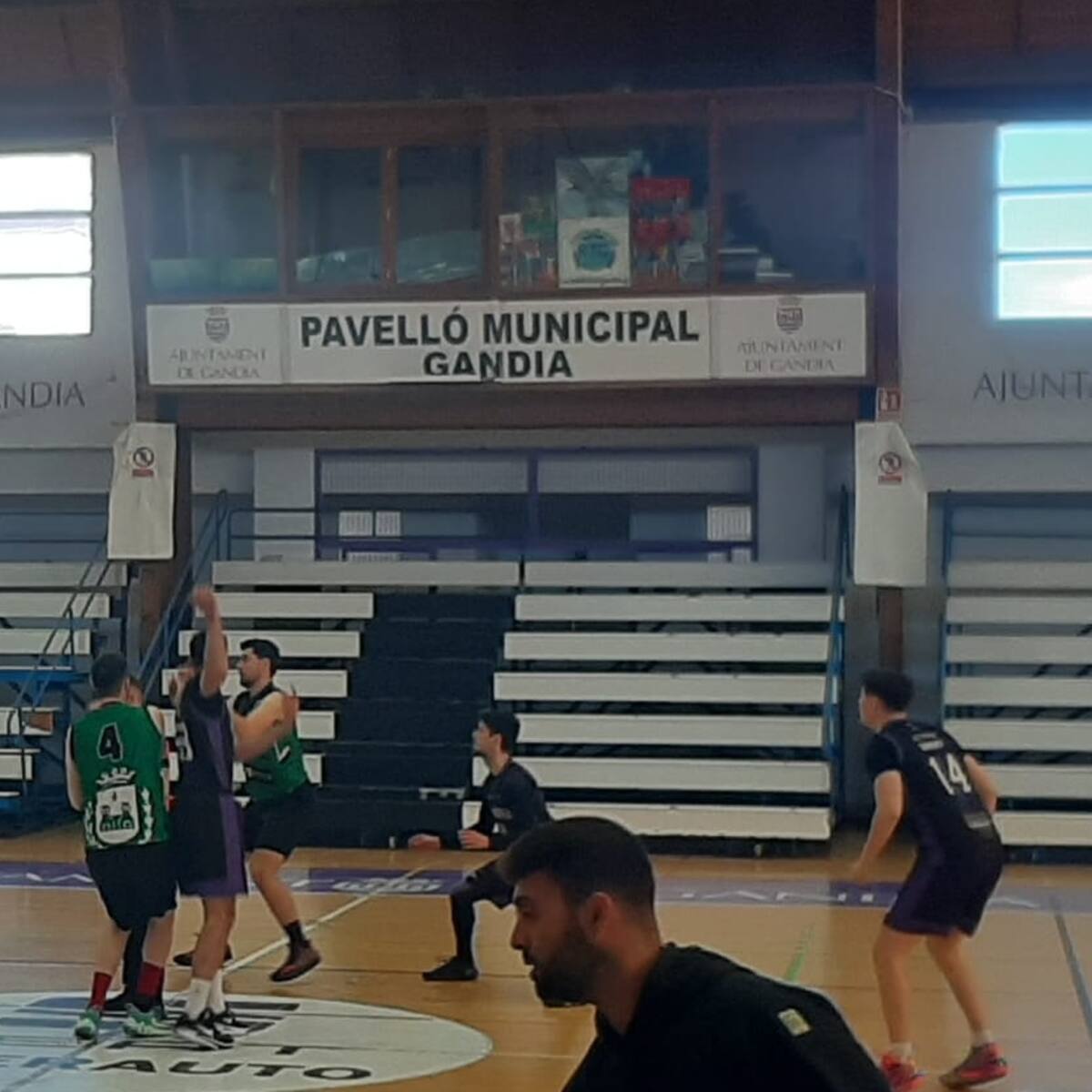 El C. B. Elda - Bateig Piedra Natural no pudo ganar en la pista del UPB Gandía B (70-63)