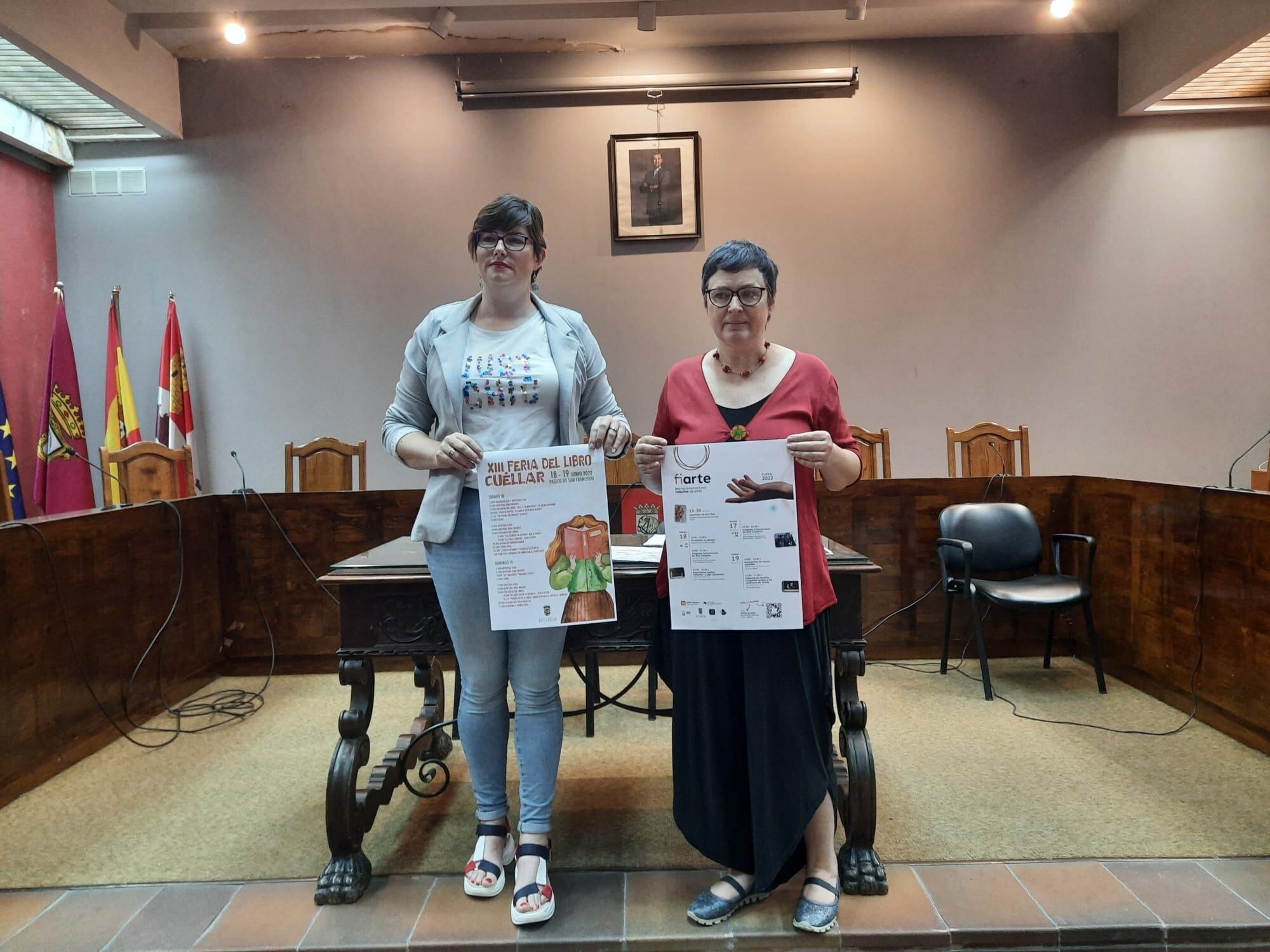 Raquel Gilsanz y Nuria Aguado presentan la Feria del Libro y el Festival Fiarte de Cuéllar