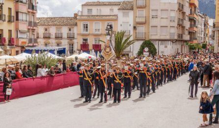 La AM Arroquia Martínez en uno de sus defiles procesionales, años pasados