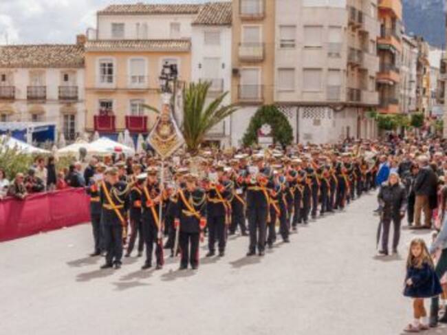 La AM Arroquia Martínez en uno de sus defiles procesionales, años pasados