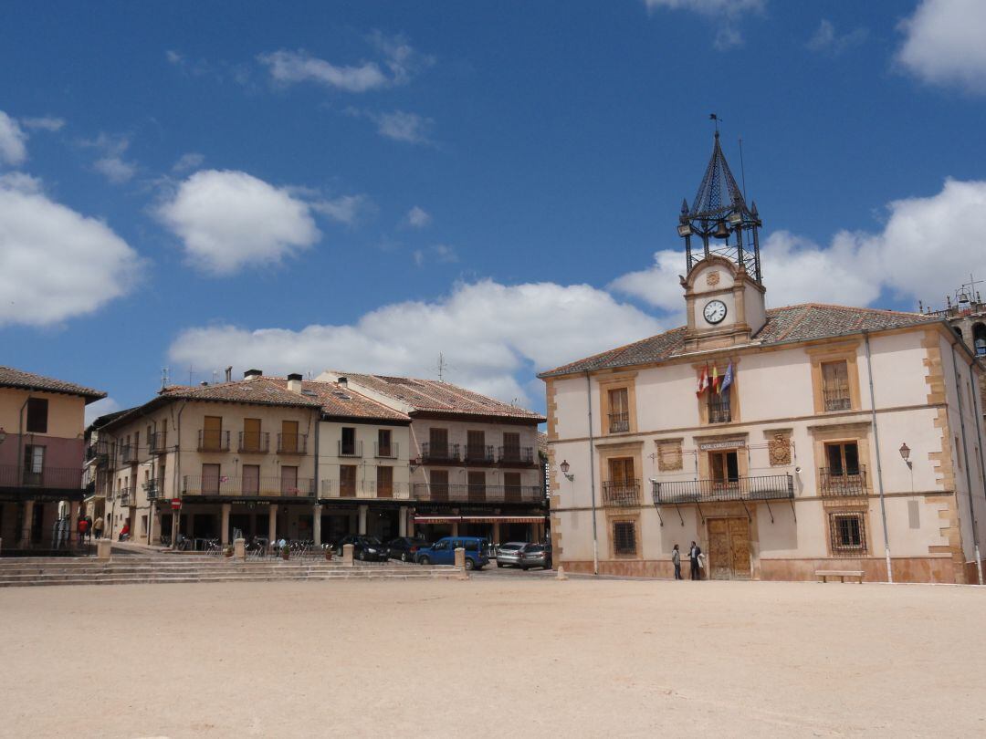 Ayuntamiento de Riaza en la plaza mayor de la localidad