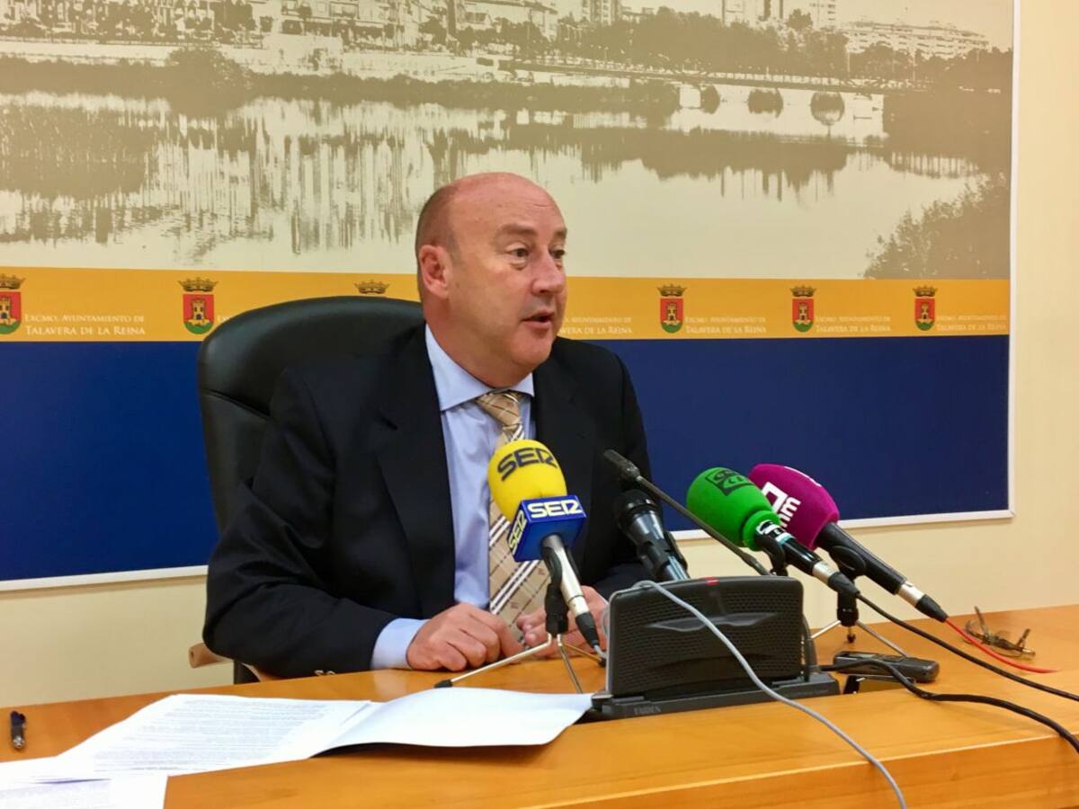 Castillo anuncia que se congelan las ordenanzas fiscales y aumentan las bonificaciones para 2019