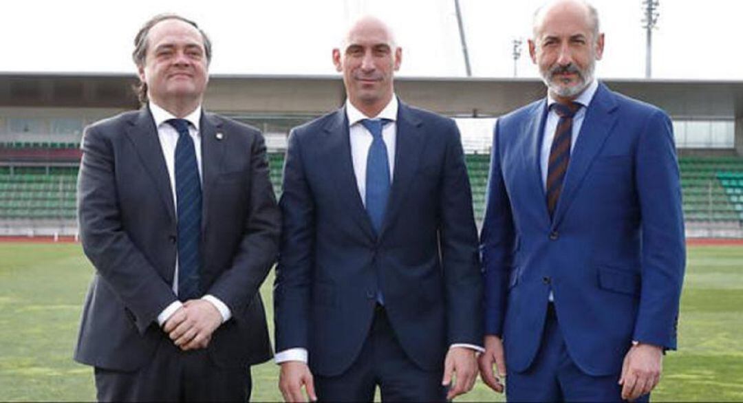 Elizegi y Aperribai junto con Rubiales, presidente de la RFEF